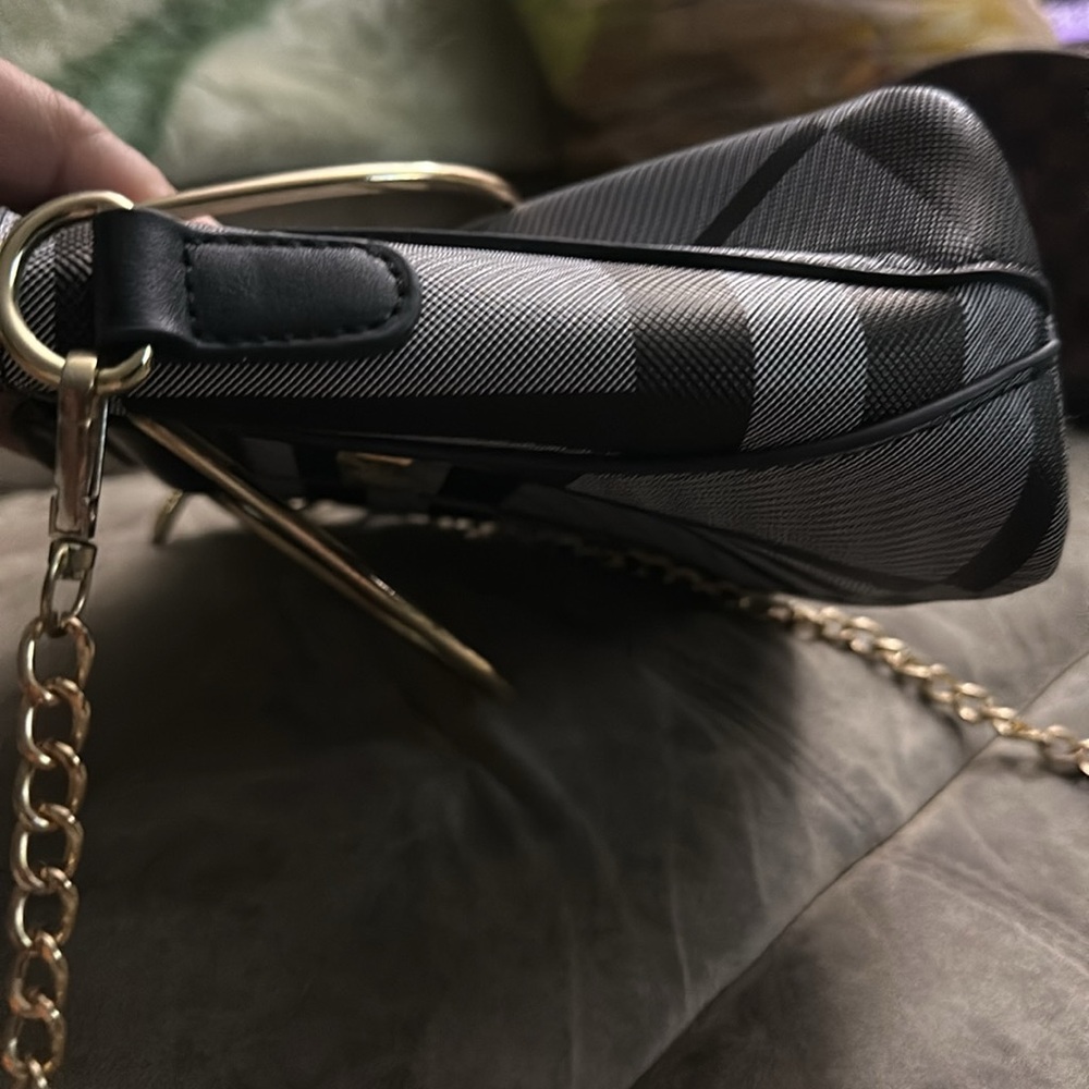 Burberry Purse - Picture 8 of 14